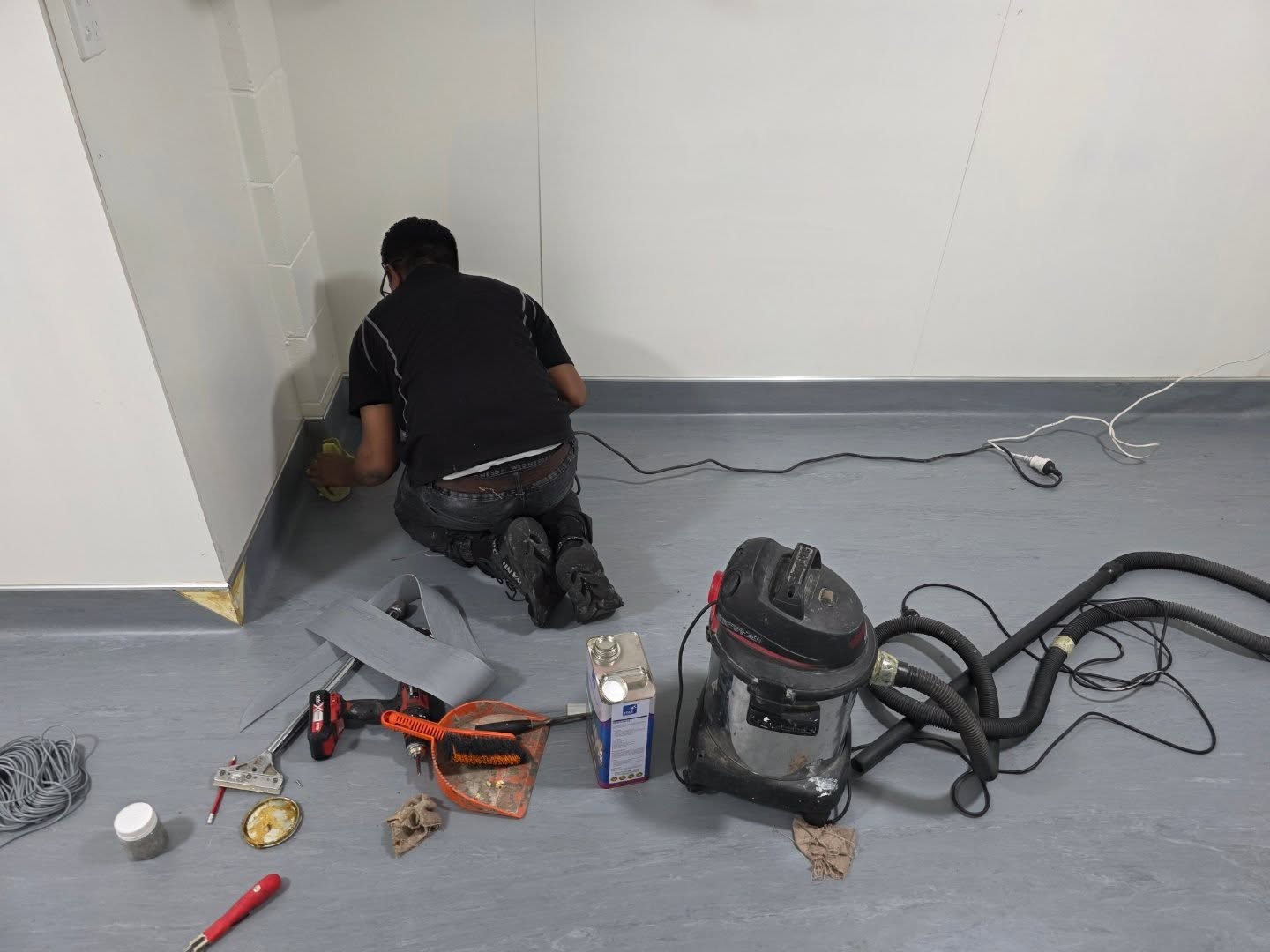 Time to level up our clean game! ✨ Getting a nice flush trim installed where our lino meets the wall in the nursery is going to be a game-changer for keeping our space spotless!
​A clean nursery is a happy nursery (and happy plants!). This install is a key part of our commitment to weekly deep cleans of the walls, floors, ceilings, and all equipment. We're keeping that unwanted bacteria from proliferating so our plants can thrive in the cleanest environment possible! 🌱